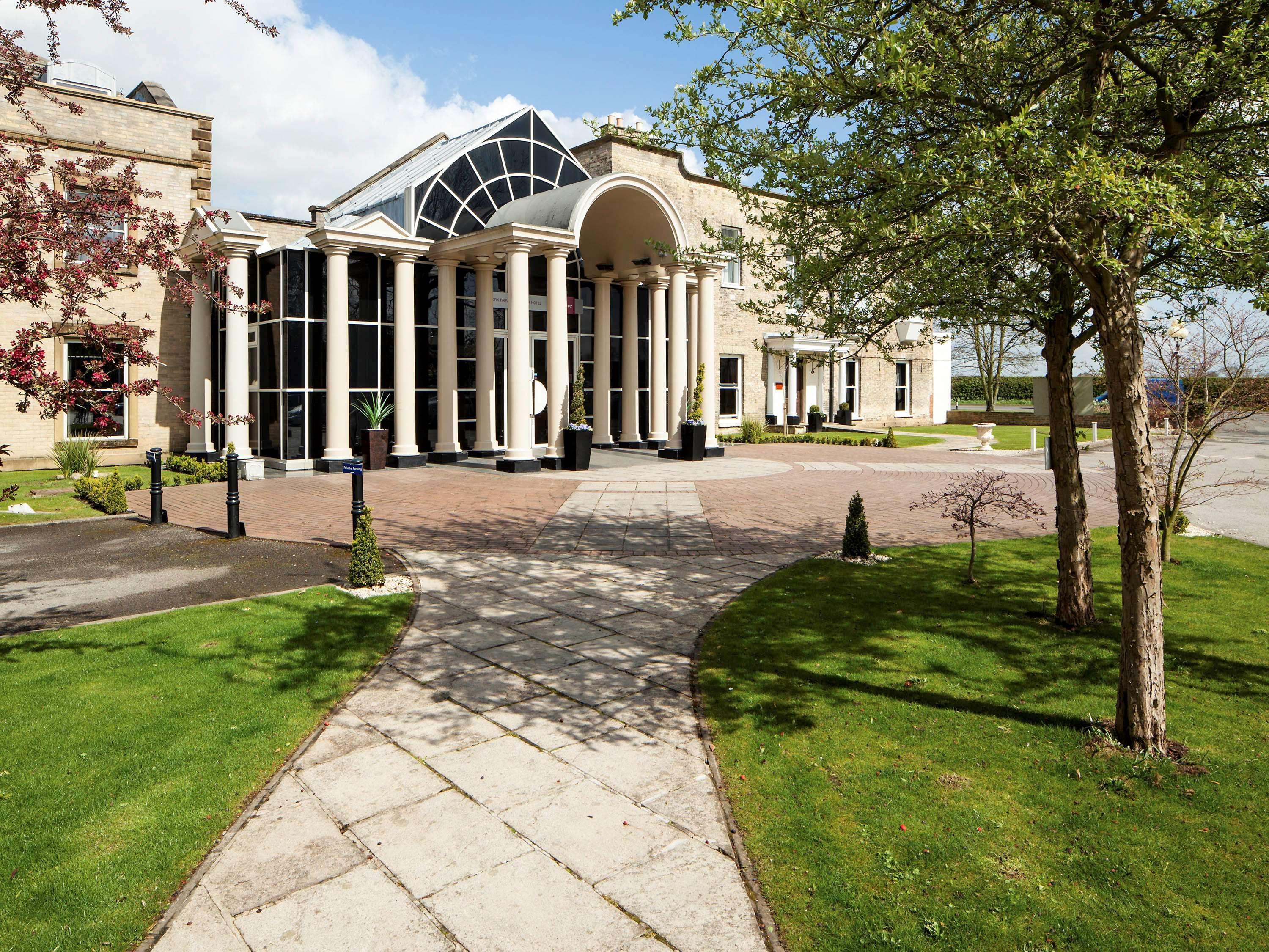 Mercure York Fairfield Manor Hotel Екстер'єр фото