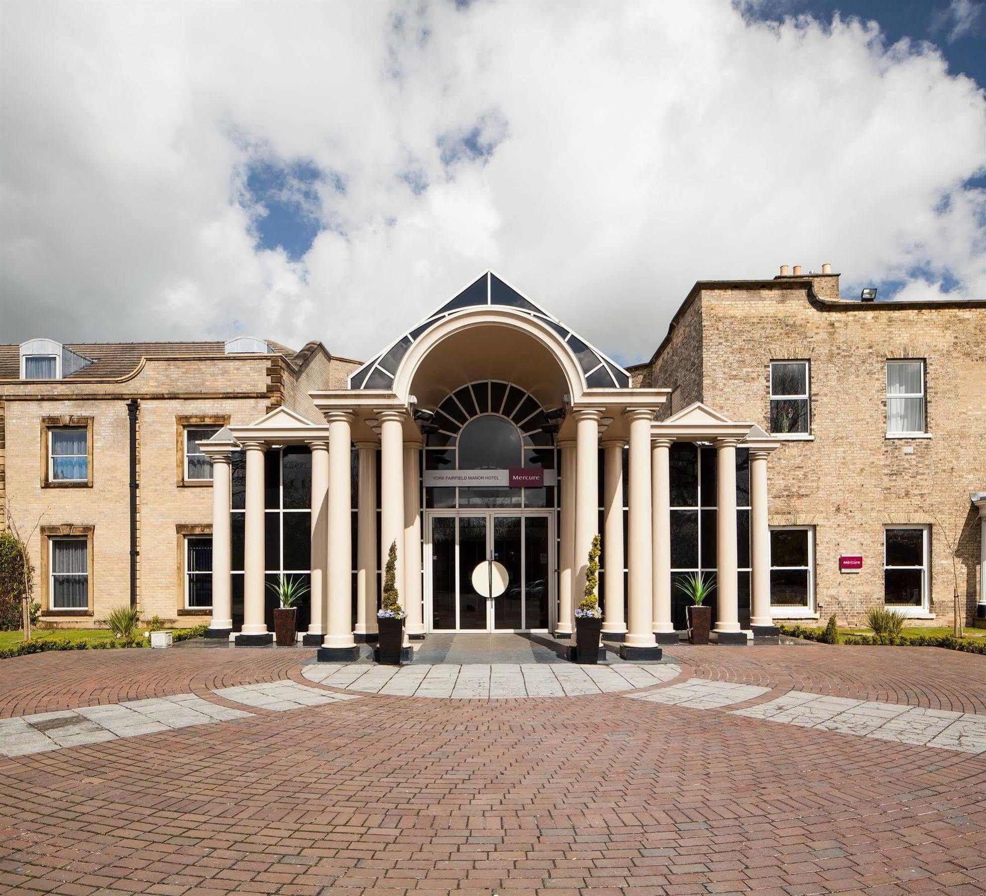 Mercure York Fairfield Manor Hotel Екстер'єр фото